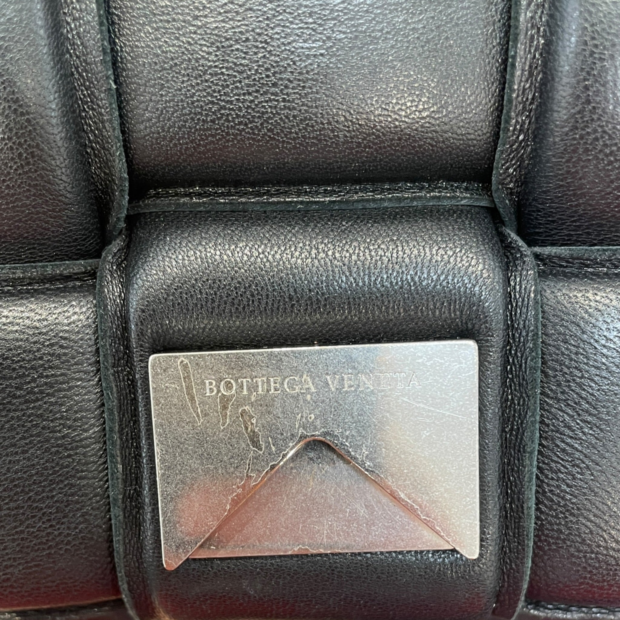 BOTTEGA VENETA/Cross Body Bag/Leather/BLK/PADDED CASSETTE view 2