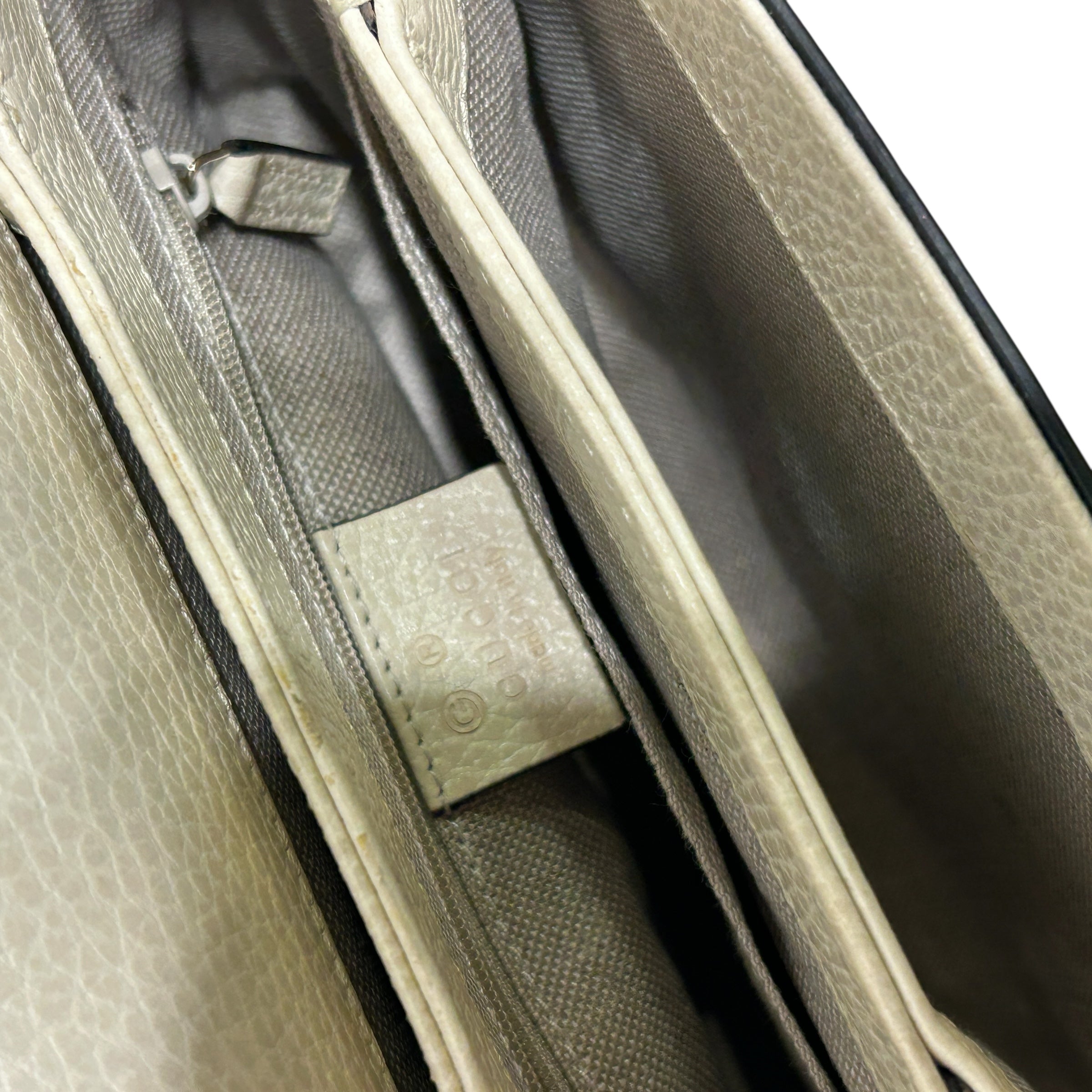 GUCCI/Bag/Leather/CRM/Cream Shoulder Bag w Silver GG view 3
