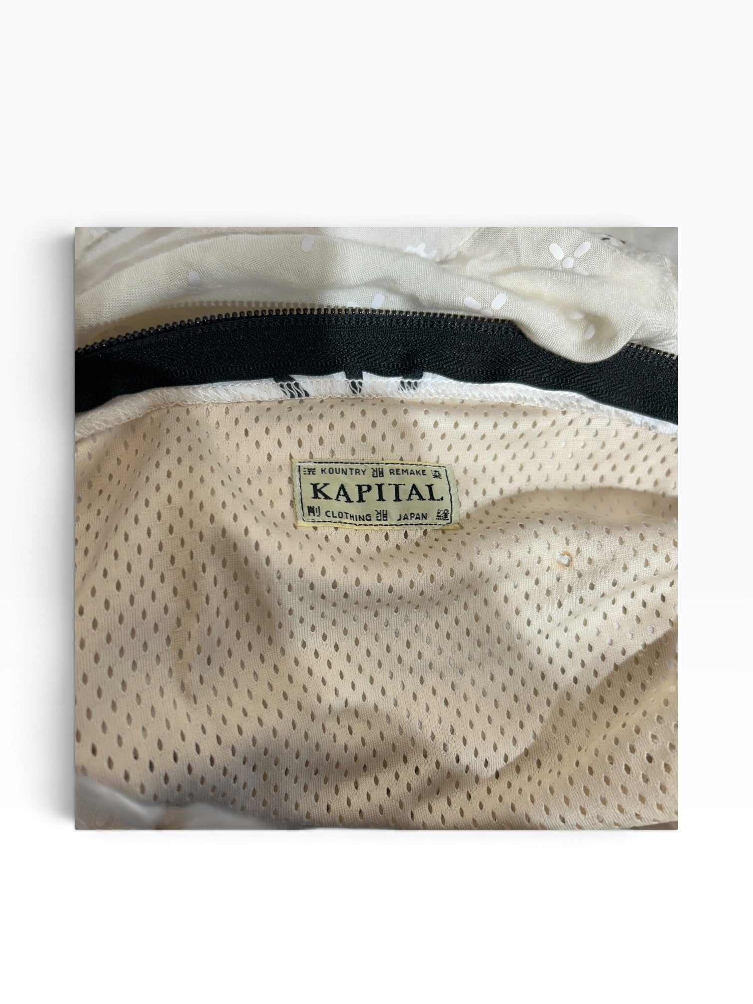 KAPITAL/Cross Body Bag/Paisley/Cotton/WHT/snufkin bandana bag view 3