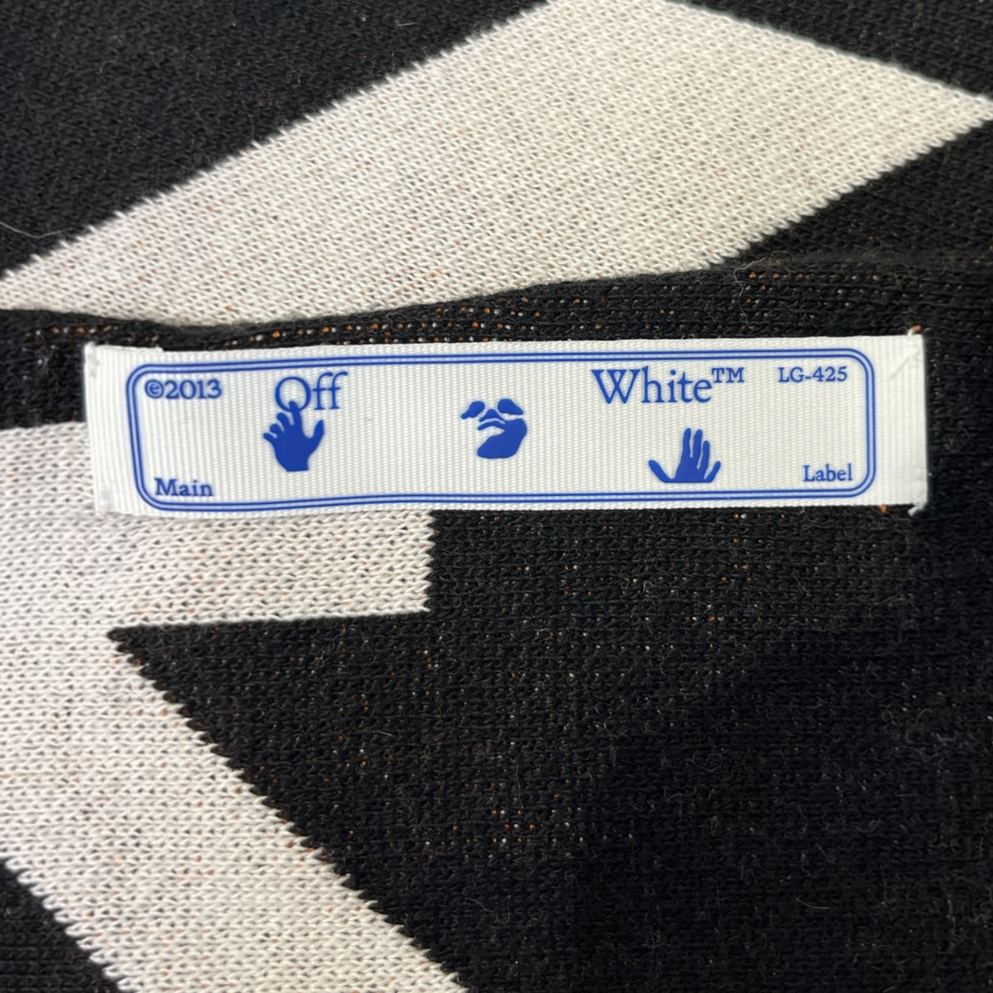OFF-WHITE/Scarf/Graphic/Cotton/BLK/STRIPE LOGO BLACK AND WHITE view 3