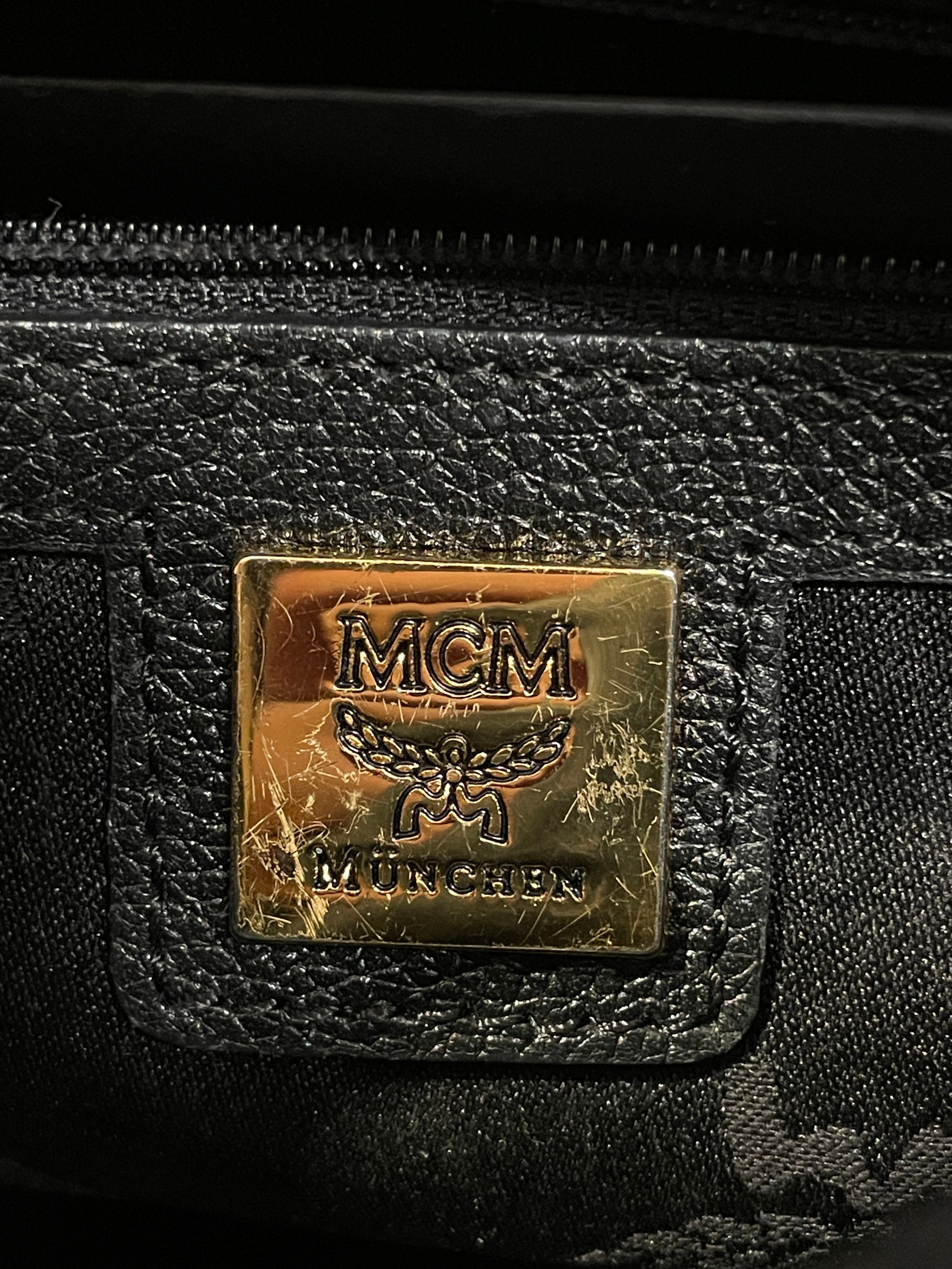 MCM/Clutch Bag/Leather/BLK/gold hardware view 3