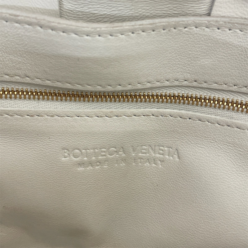 BOTTEGA VENETA/Cross Body Bag/Leather/WHT/B09869384Z