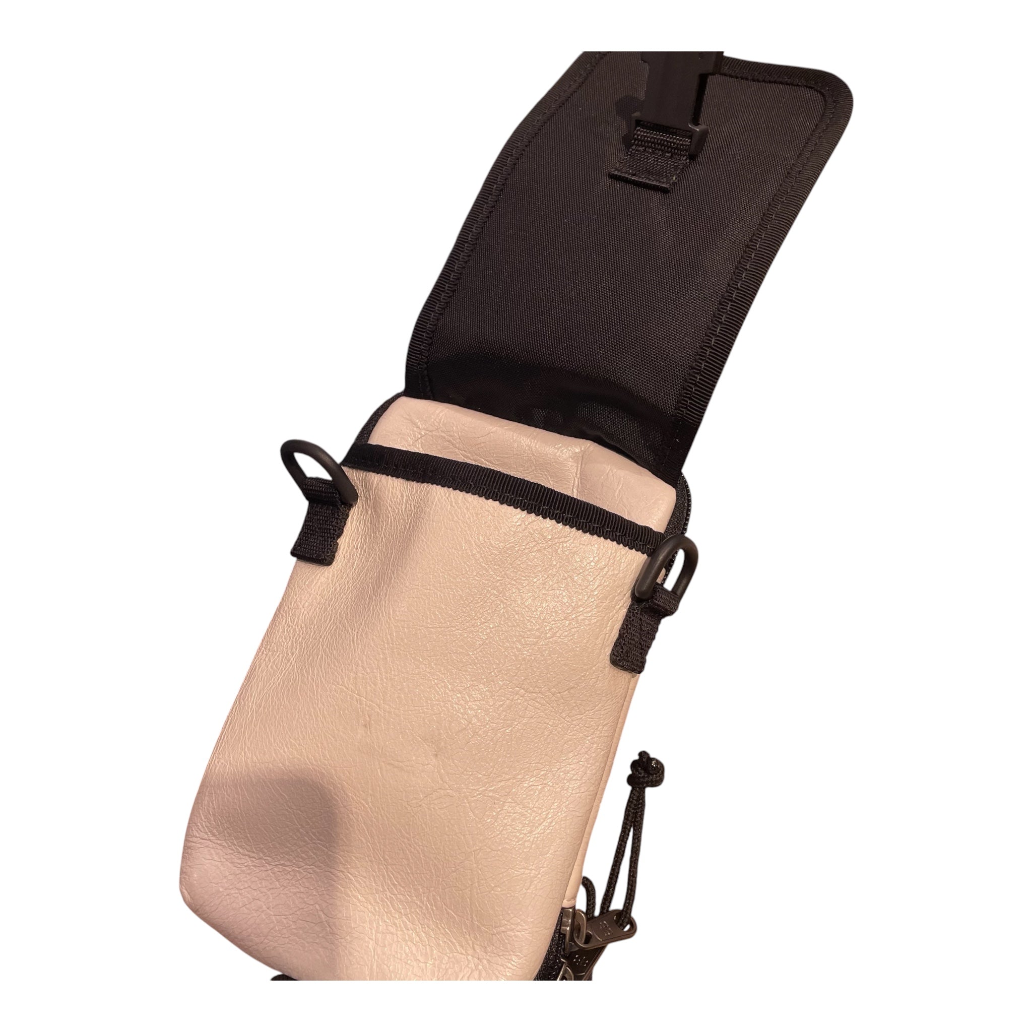 BALENCIAGA/Bag/Leather/WHT/explorer pouch view 6
