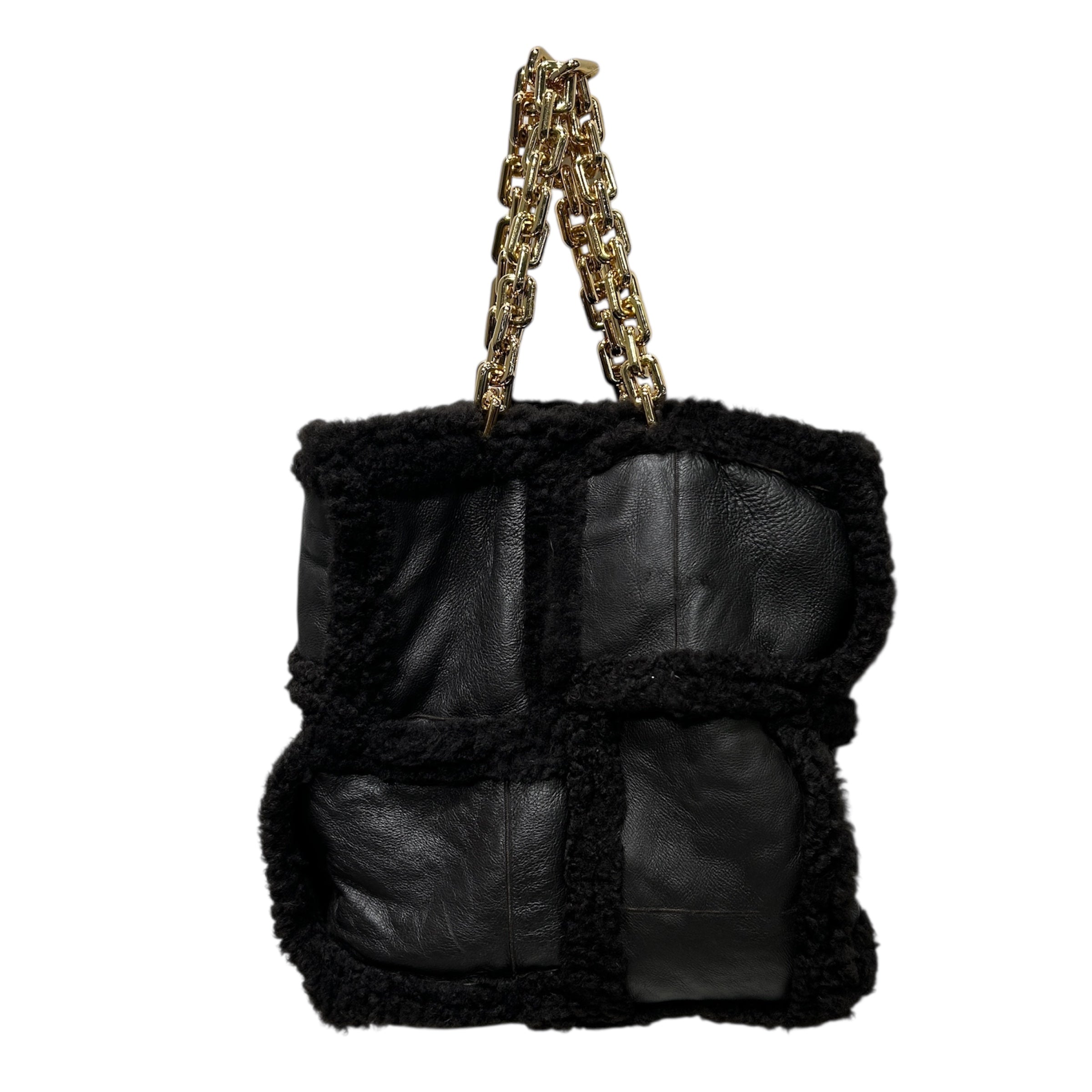 BOTTEGA VENETA/Tote Bag/Leather/BLK/SHEARLING GLD CHAIN view 1