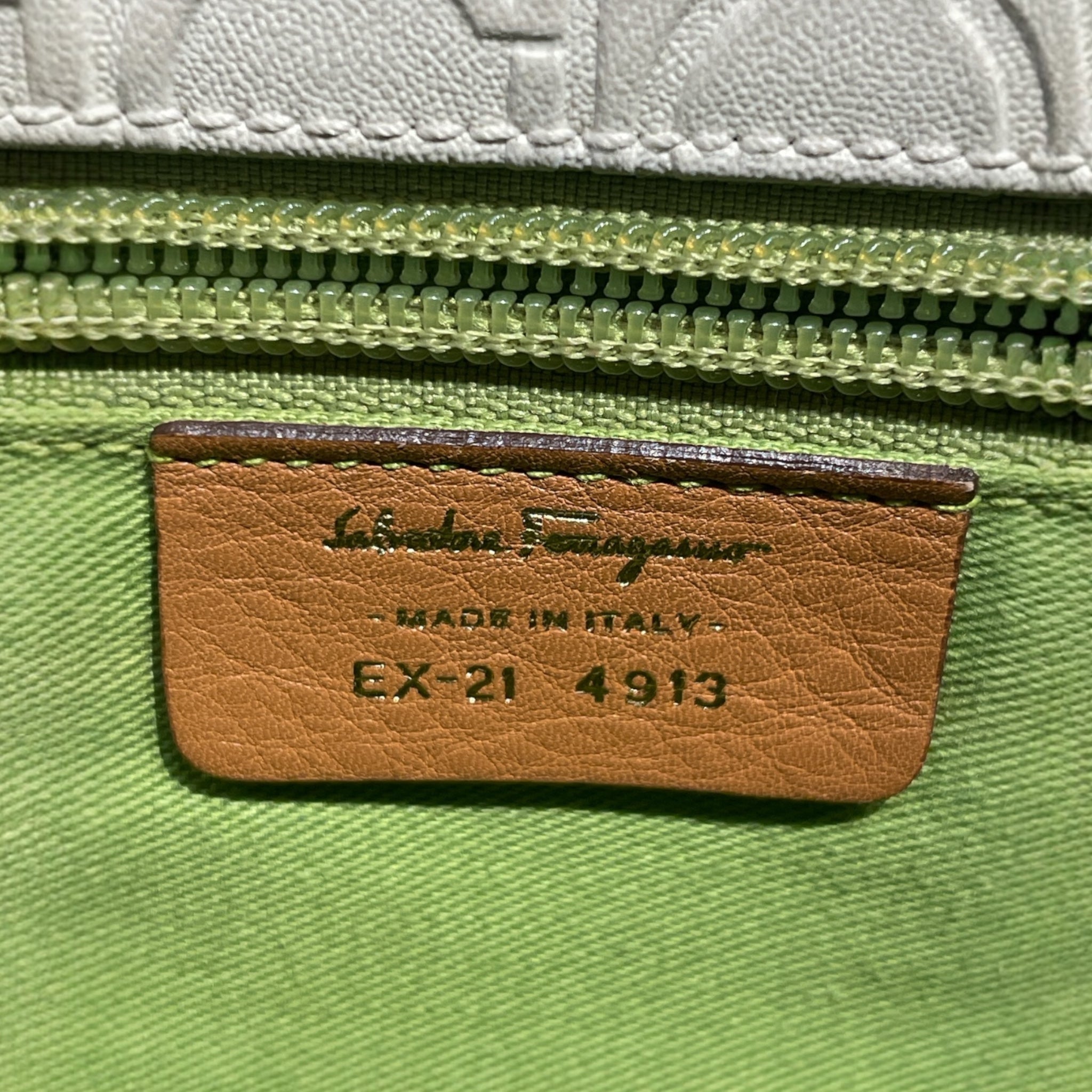 Salvatore Ferragamo/Cross Body Bag/Monogram/Leather/WHT/SOFIA BAG view 3