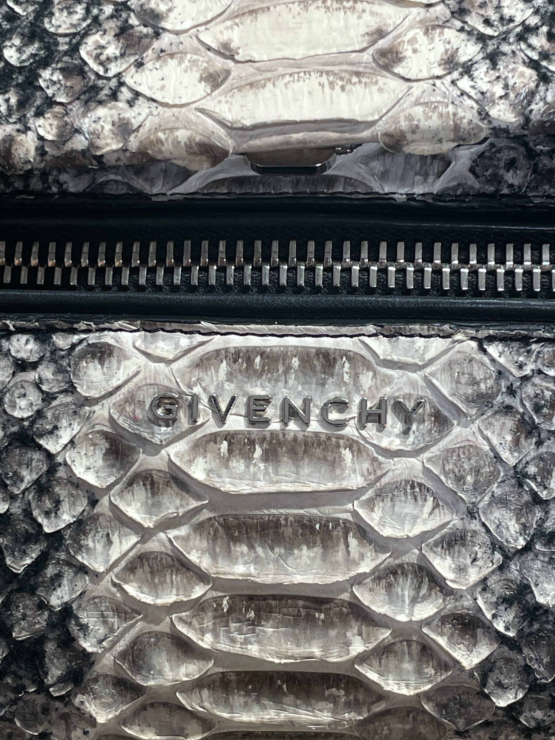 GIVENCHY/Cross Body Bag/Animal Pattern/MLT/ view 3