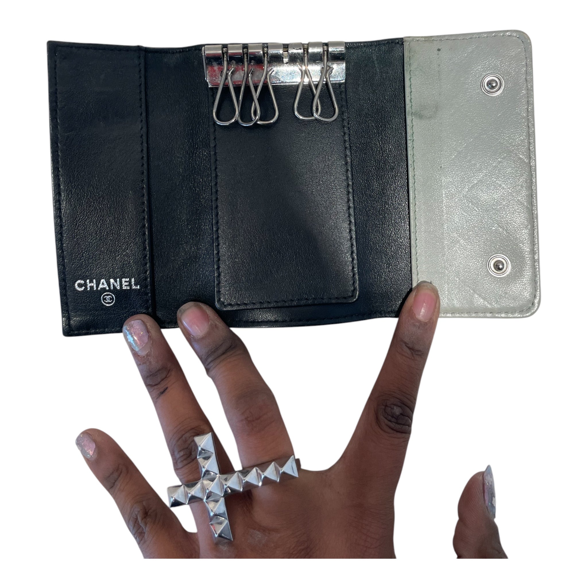 CHANEL/Key Case/Leather/CRM/Bi Color Matclasse view 4