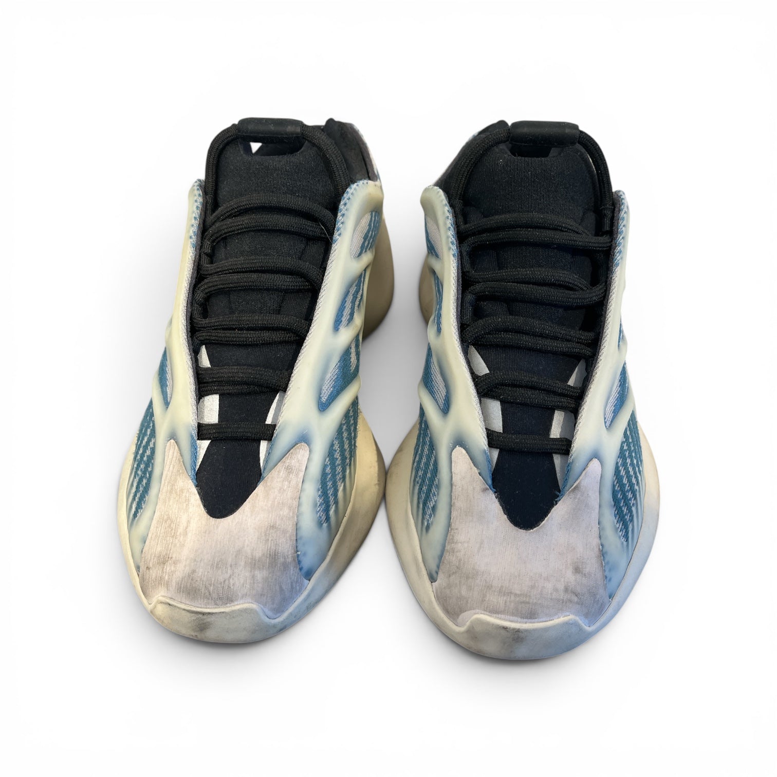 YEEZY/Low-Sneakers/US 5/BLU/yeezy 700 v3 view 1
