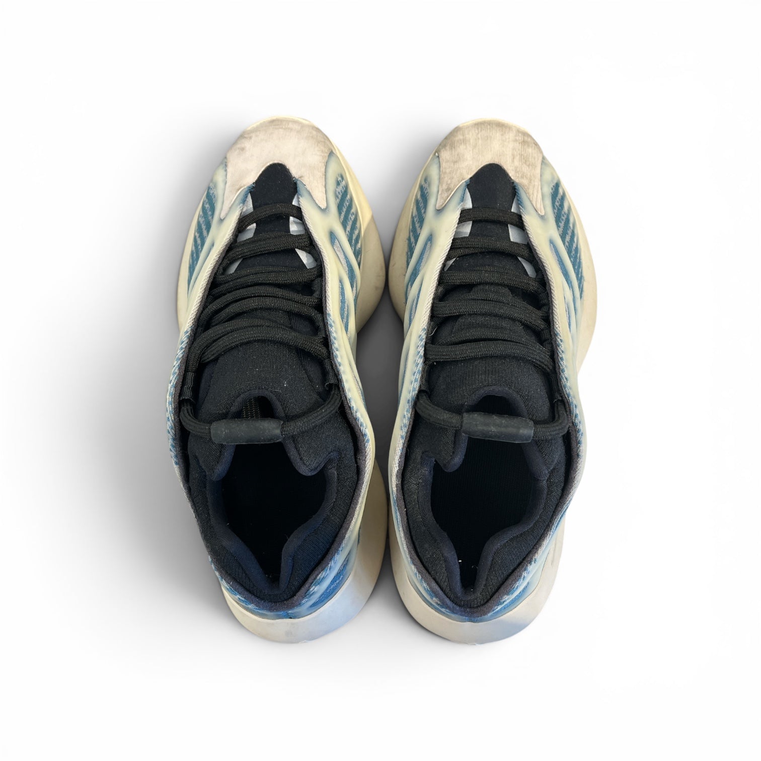 YEEZY/Low-Sneakers/US 5/BLU/yeezy 700 v3 view 3