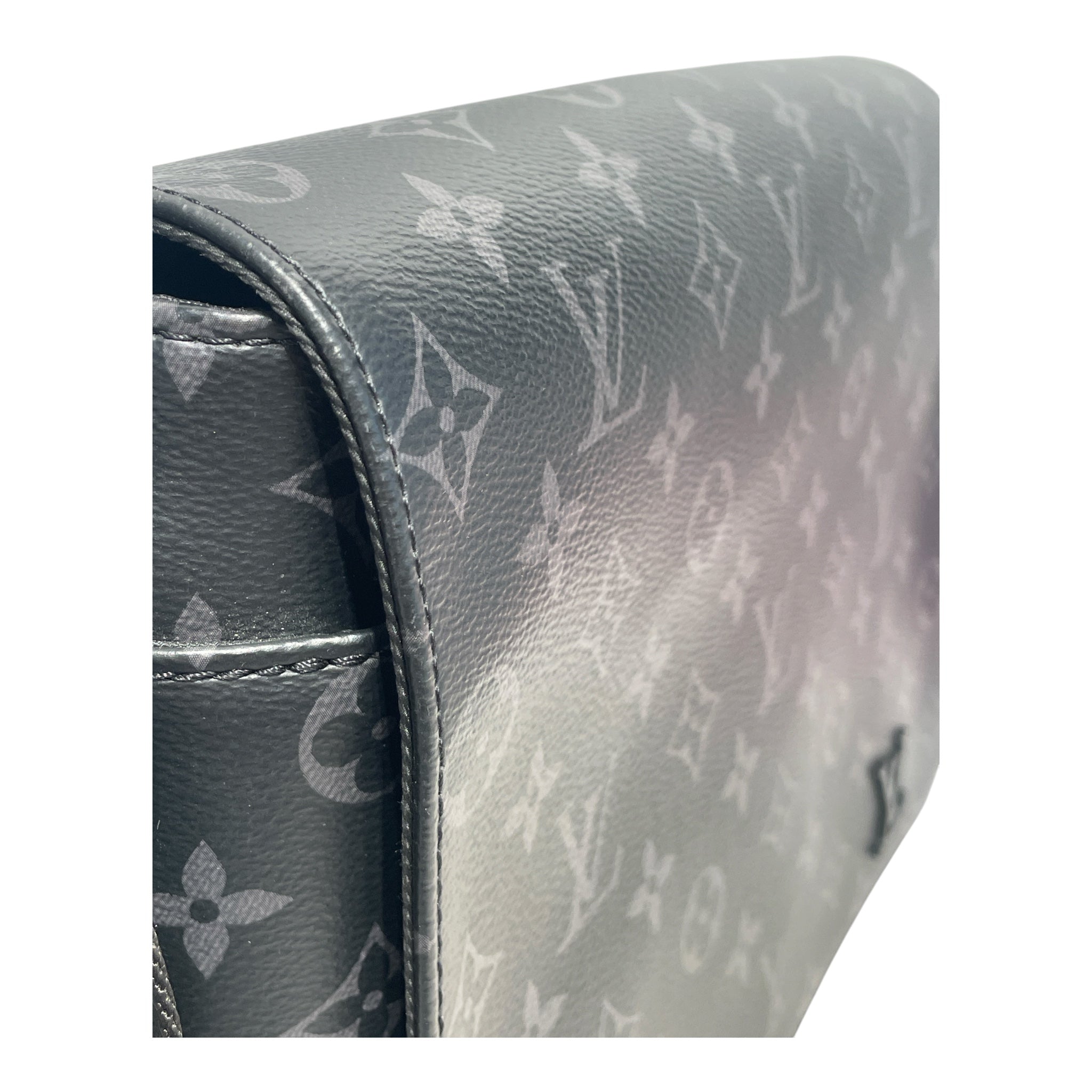 LOUIS VUITTON/Cross Body Bag/Monogram/Leather/BLK/District PM view 6
