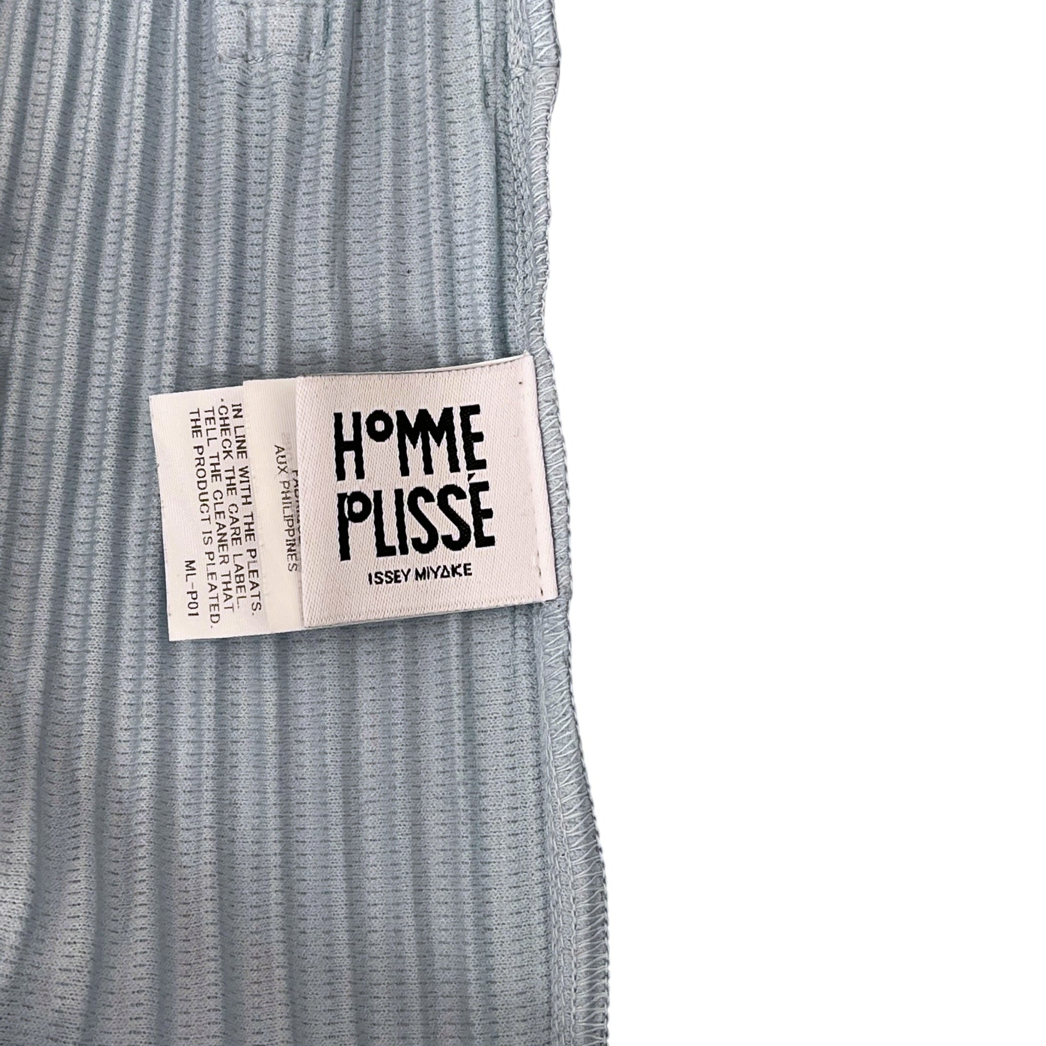 HOMME PLISSE ISSEY MIYAKE/Shorts/2/Polyester/BLU/LIGHT BLUE BERMUDA SHORTS view 3