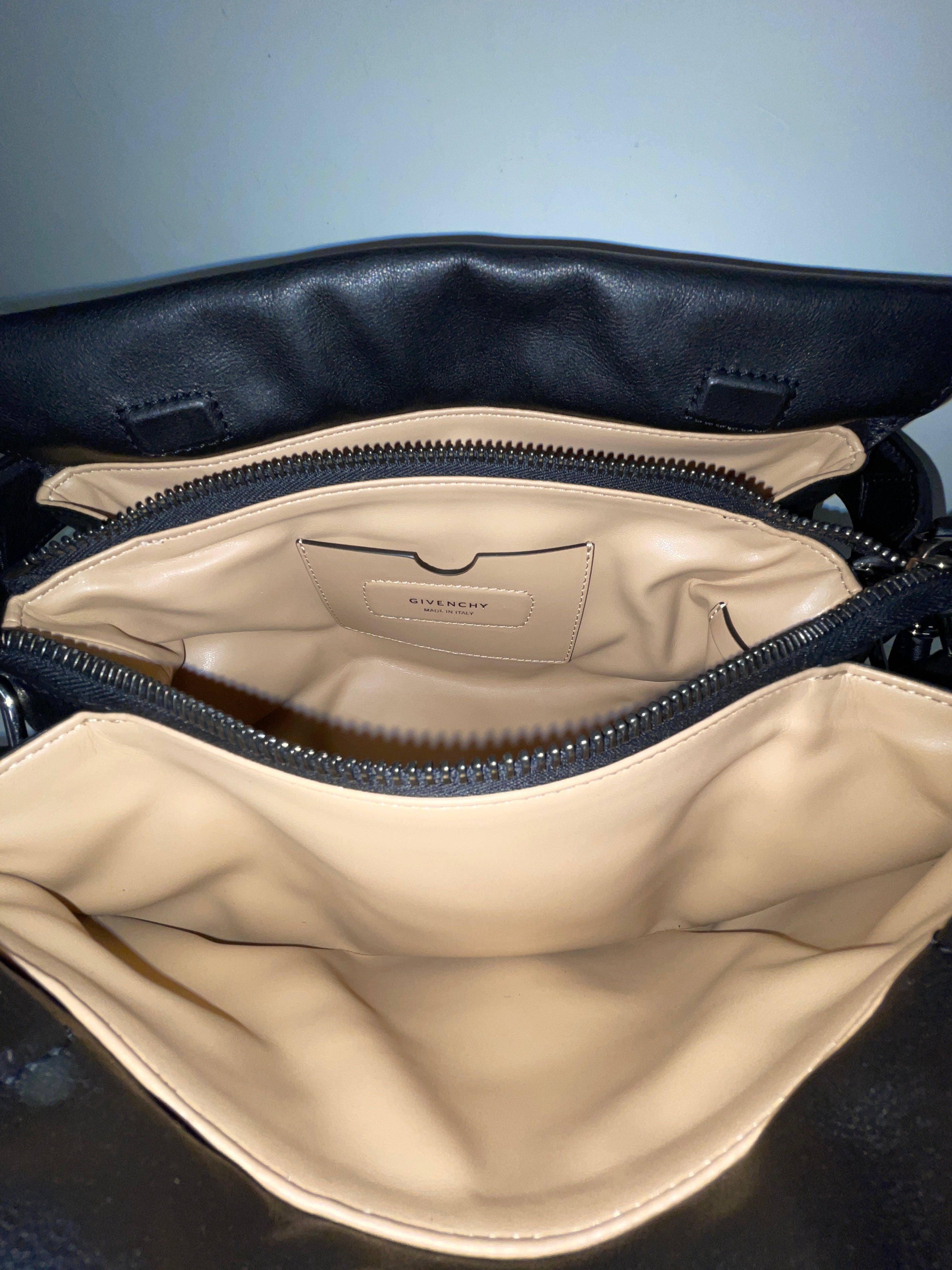 GIVENCHY/Hand Bag/Leather/BLK/BLK LOGO ON FRONT view 4
