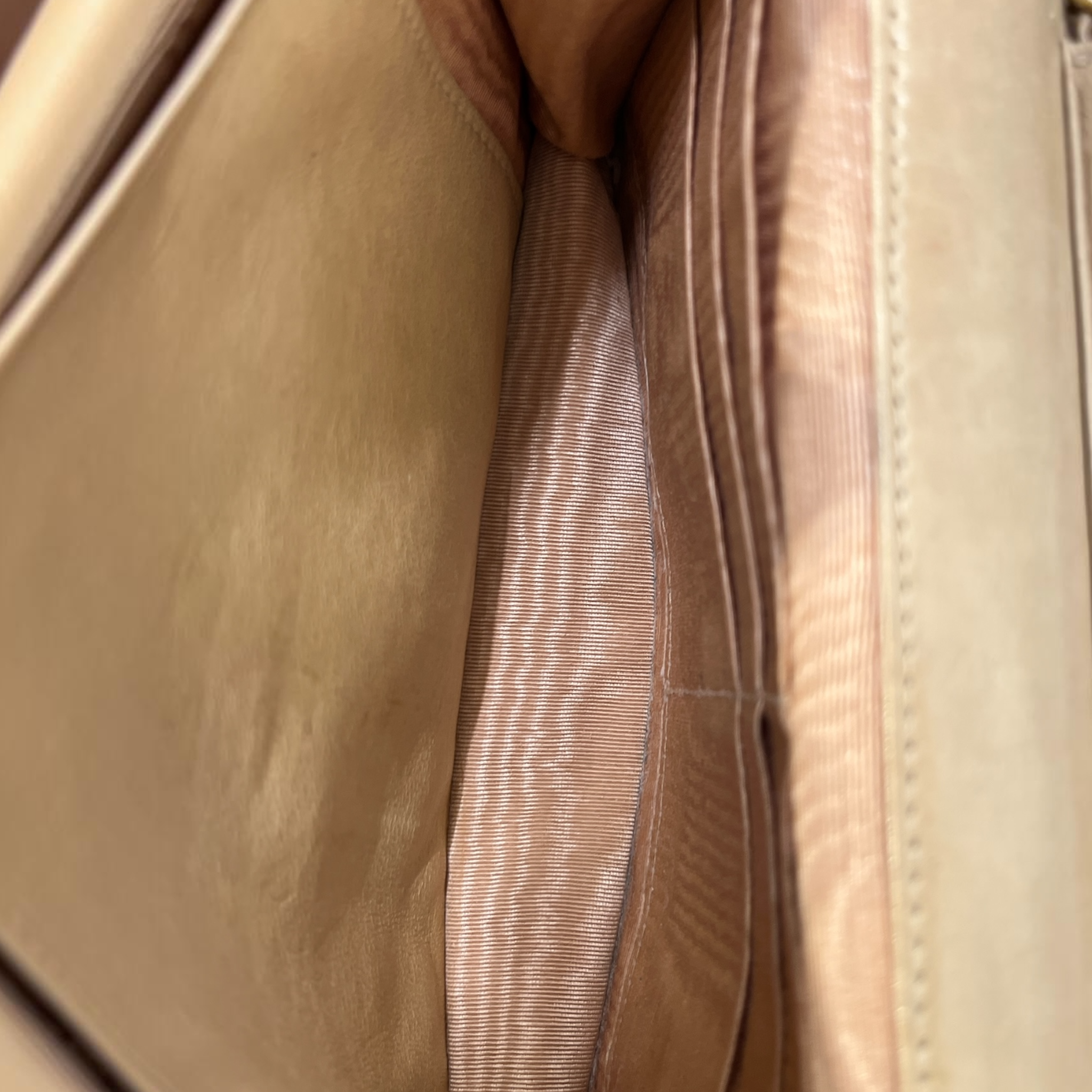 CHANEL/Cross Body Bag/Leather/BEG/CAVIAR TIMELESS WALLET ON CHAI view 3