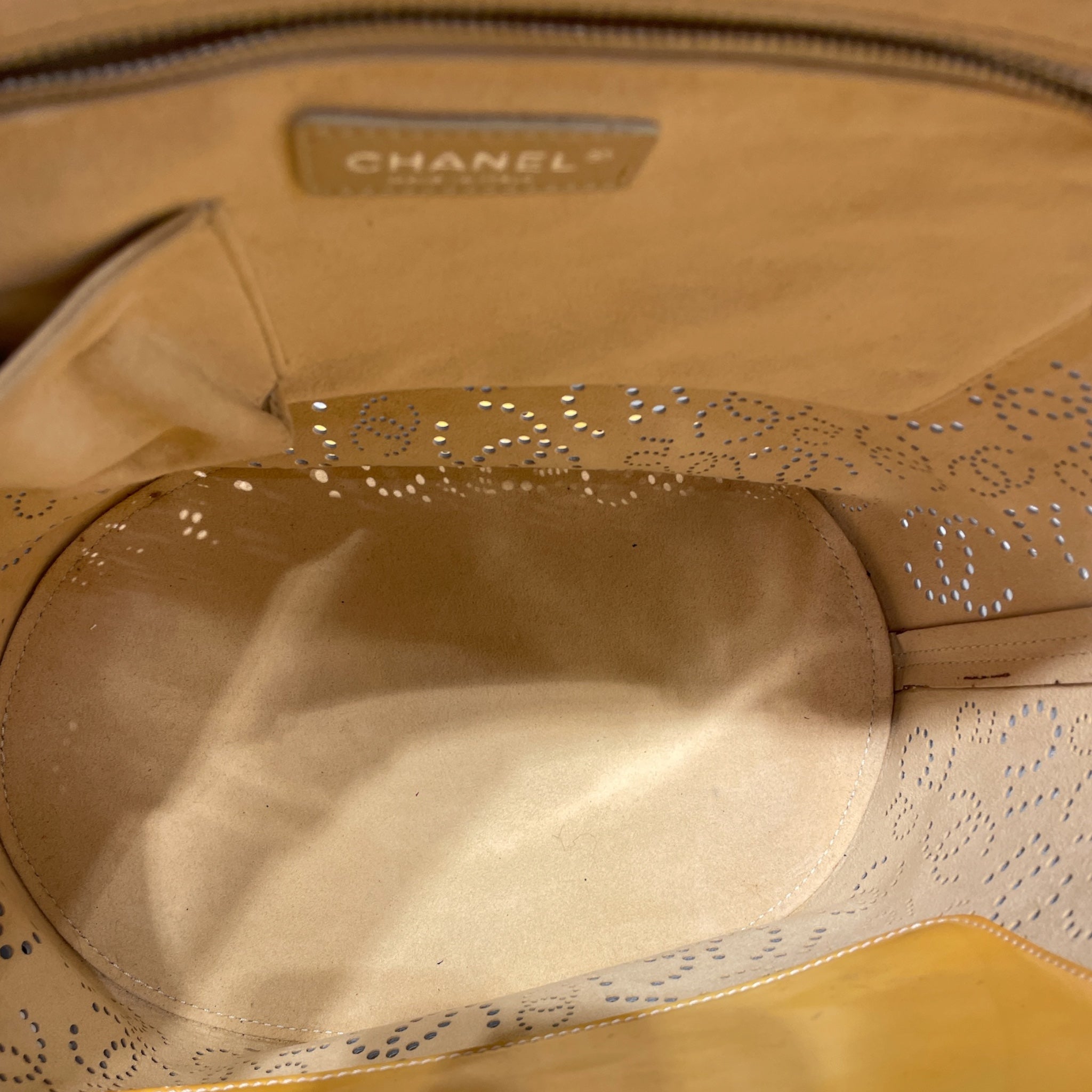CHANEL/Tote Bag/Monogram/Leather/YEL/leather bucket vintage view 5