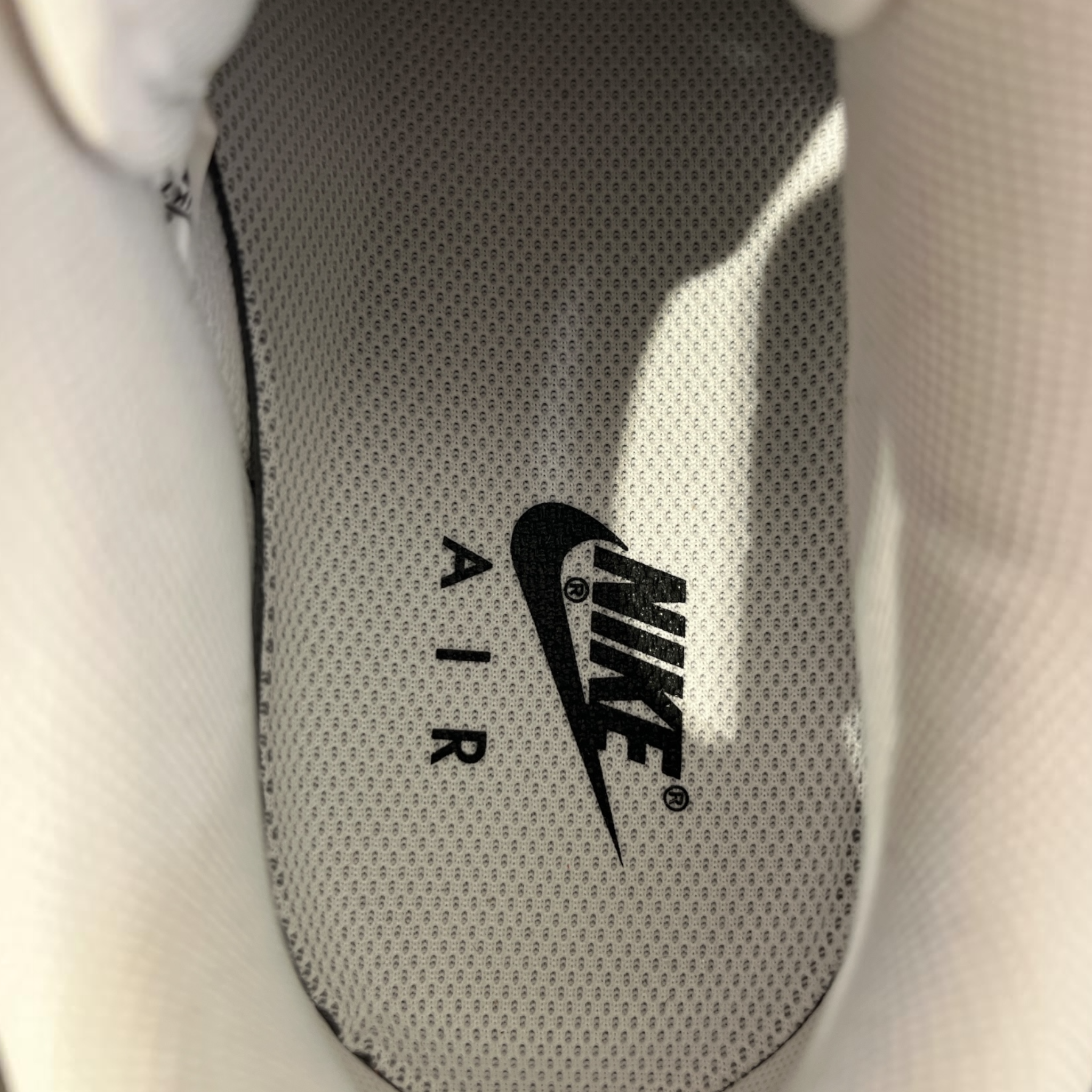 NIKE/Low-Sneakers/US 8/Leather/WHT/NDSTRKT view 3