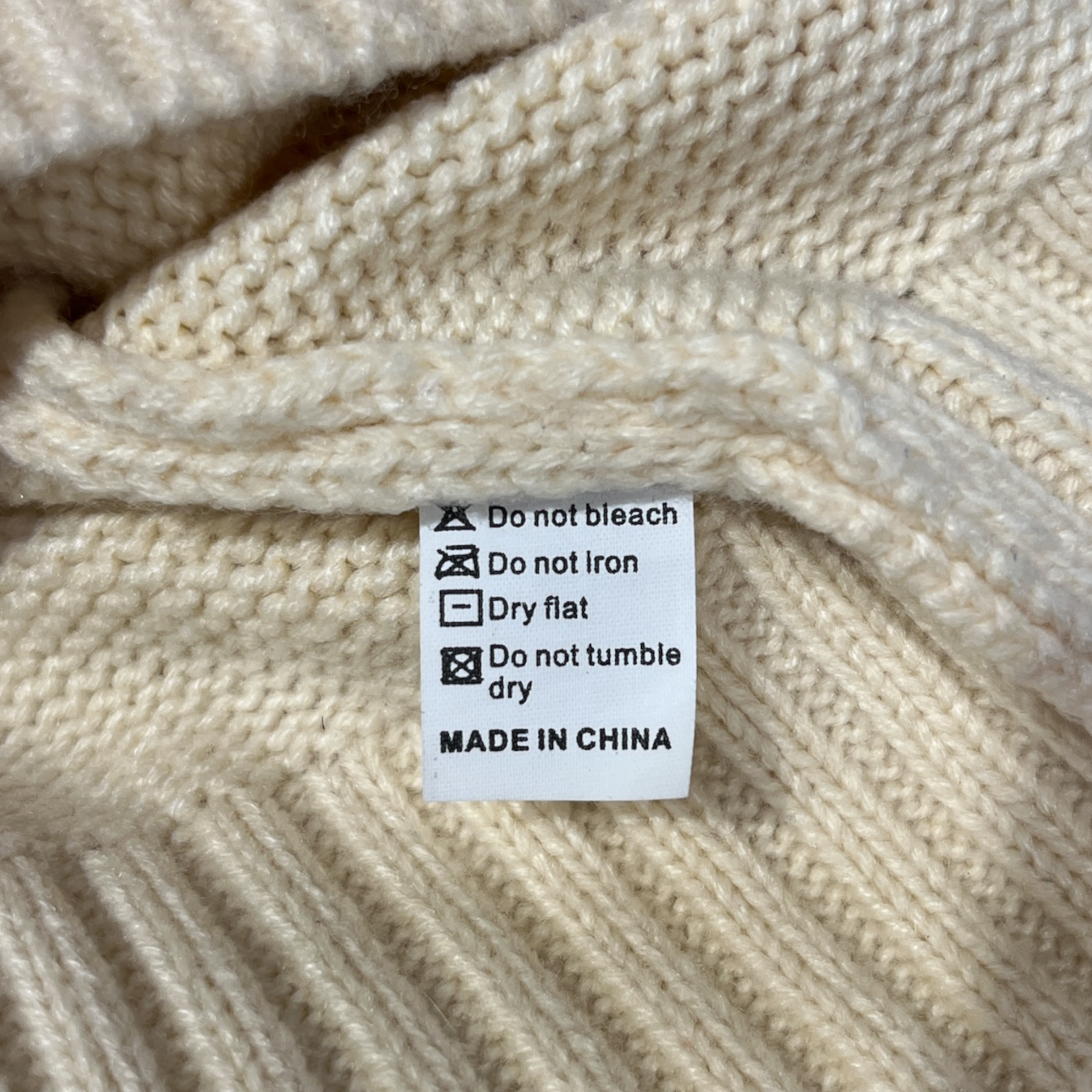 Vale/Cardigan/S/Graphic/CRM/arch logo cardigan view 3