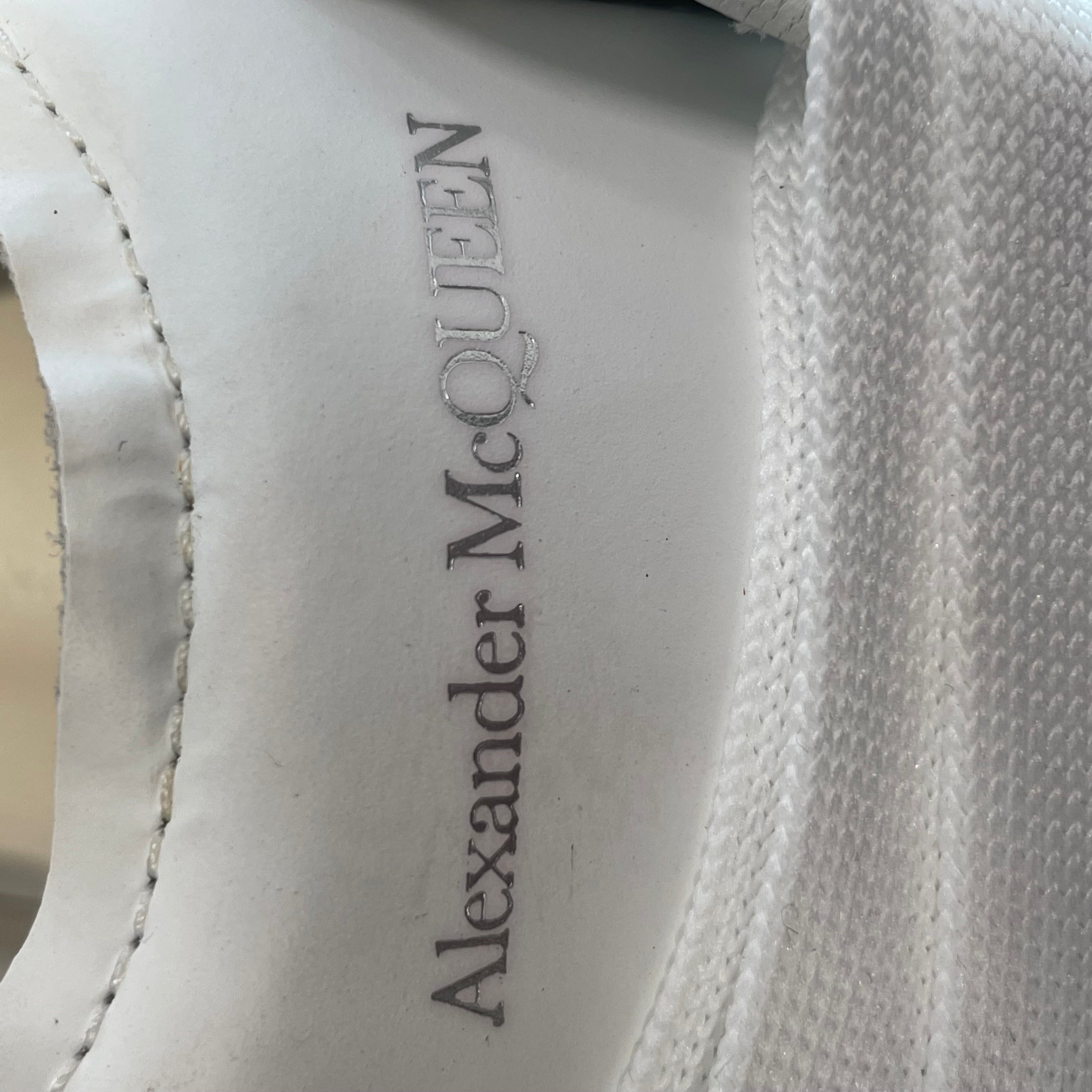 Alexander McQueen/Low-Sneakers/EU 37/Cotton/WHT/red sued bk mcq view 3