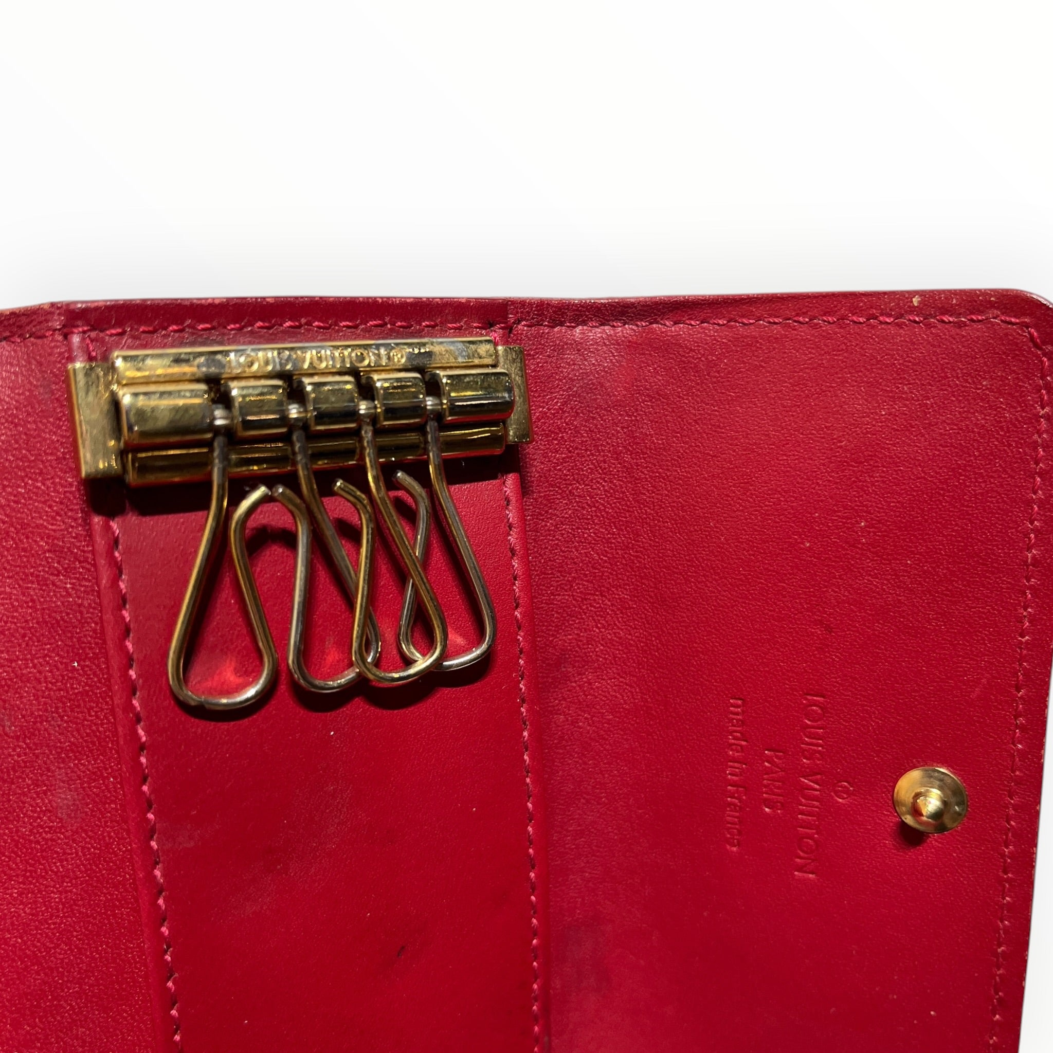 LOUIS VUITTON/Key Holder/Monogram/Leather/RED/L's/Vernis Leather Key Holder view 4
