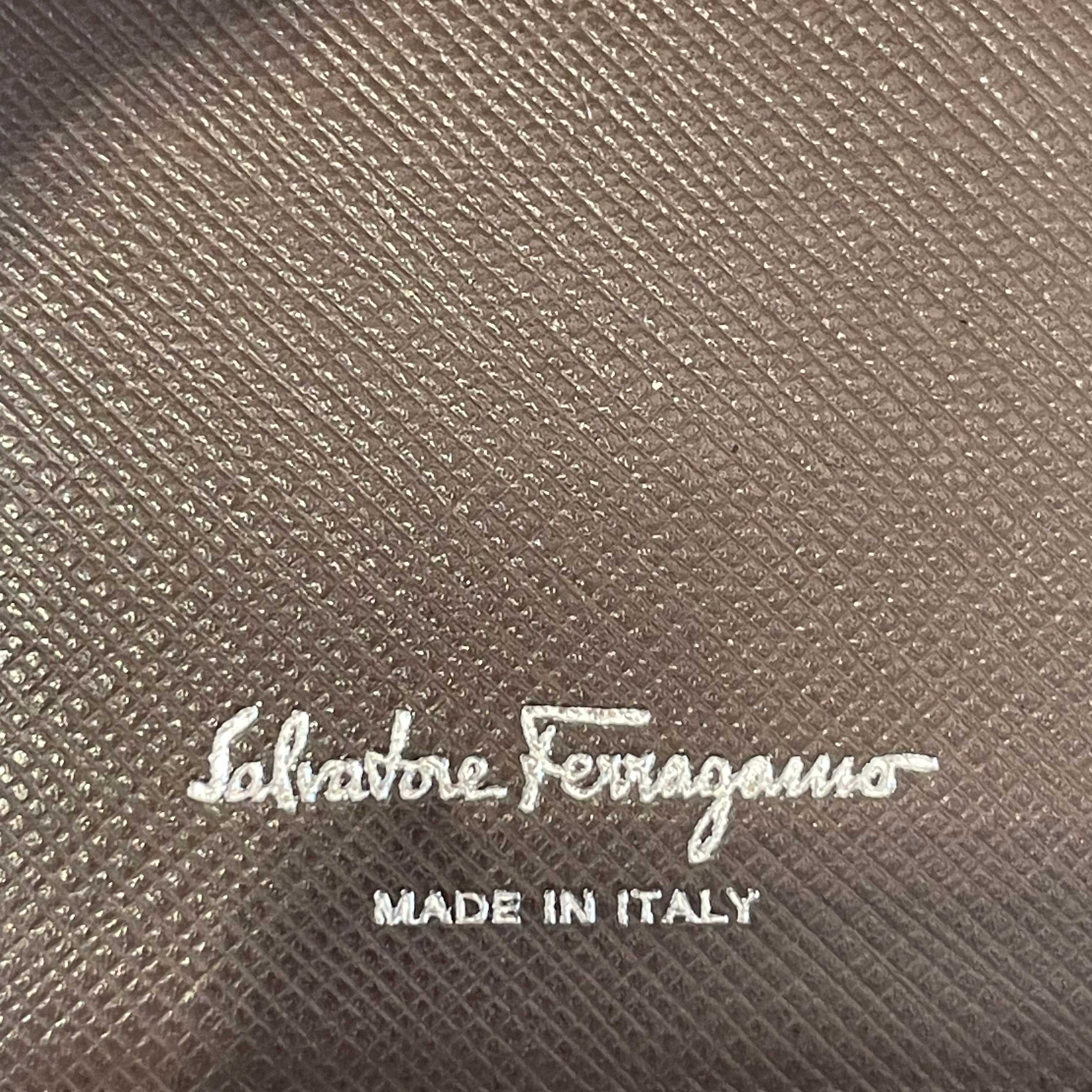 Salvatore Ferragamo/Wallet/Leather/GRY/M's/passport compact view 3