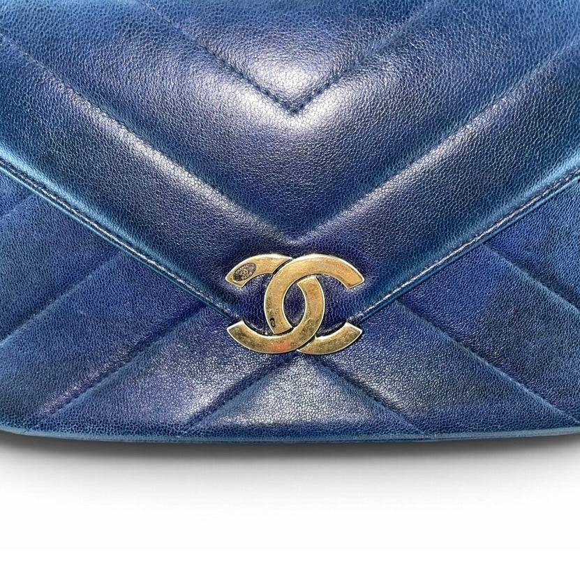 CHANEL/Cross Body Bag/Lambskin/NVY/22212029/CHEVRON CC CAMERA BAG view 8