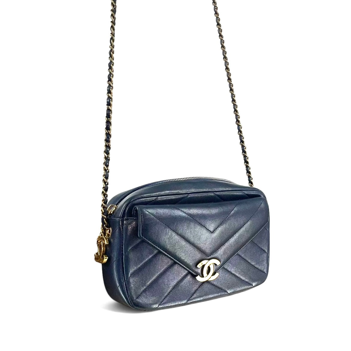 CHANEL/Cross Body Bag/Lambskin/NVY/22212029/CHEVRON CC CAMERA BAG view 3