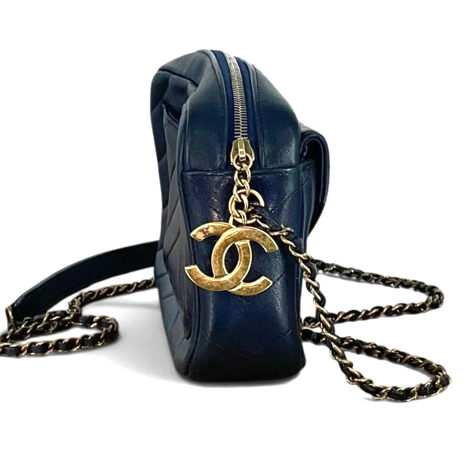 CHANEL/Cross Body Bag/Lambskin/NVY/22212029/CHEVRON CC CAMERA BAG view 7