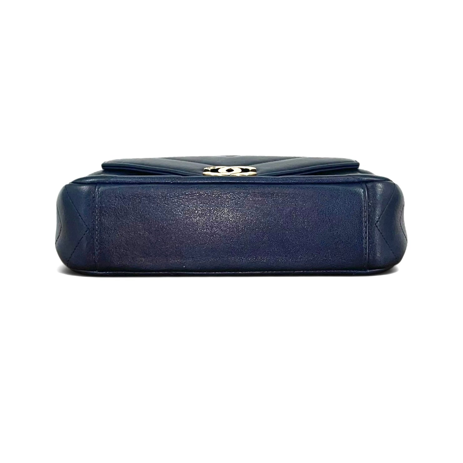 CHANEL/Cross Body Bag/Lambskin/NVY/22212029/CHEVRON CC CAMERA BAG view 4