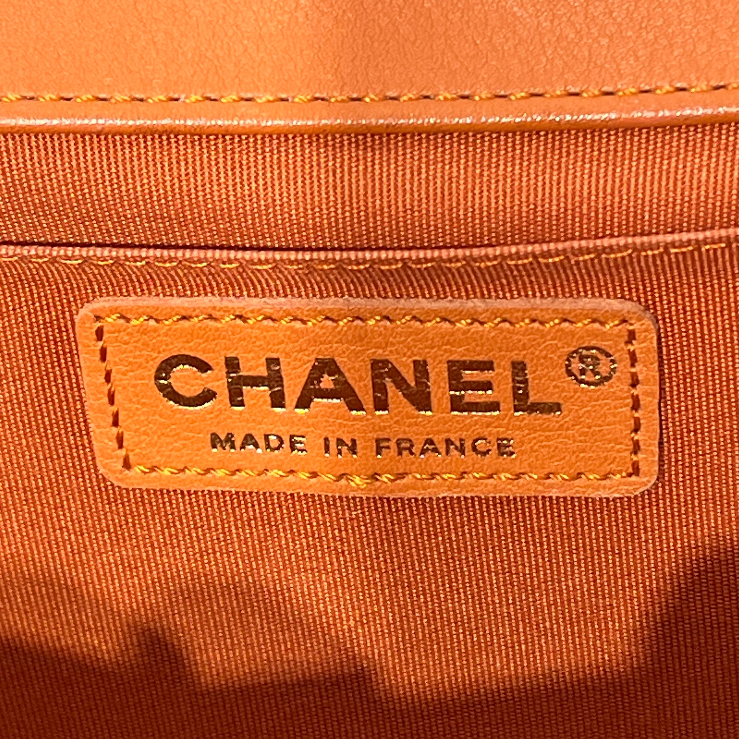 CHANEL/Cross Body Bag/Leather/ORN/MEDIUM BOY BAG view 3