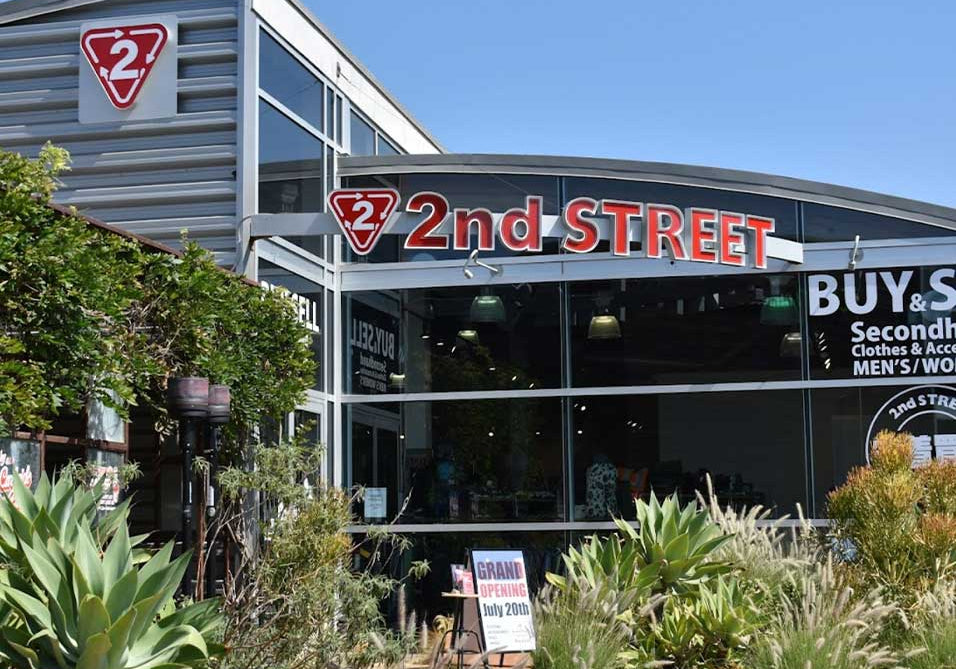 front of 2nd street pasadena
