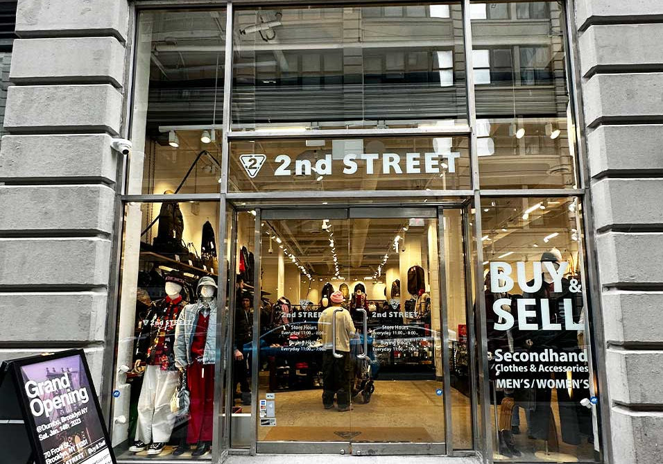 front of 2nd street dumbo