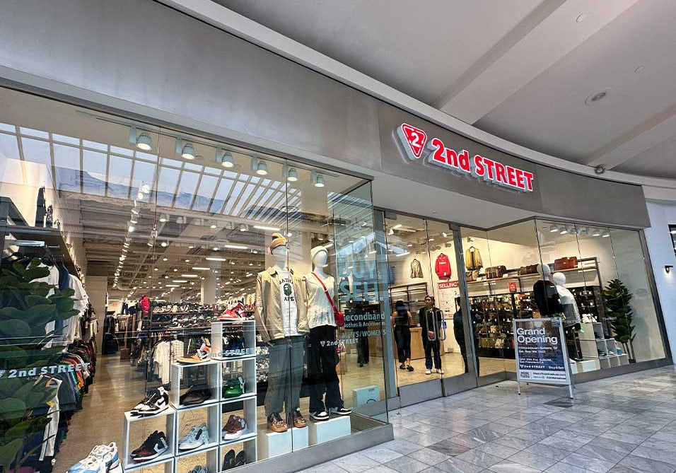 inside mall front of store 2nd street stonestown